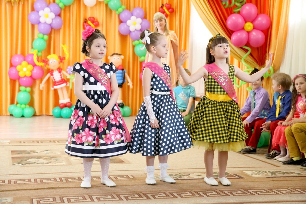 Наряд для девочек - отдельная сумма расходов *фото из архива*