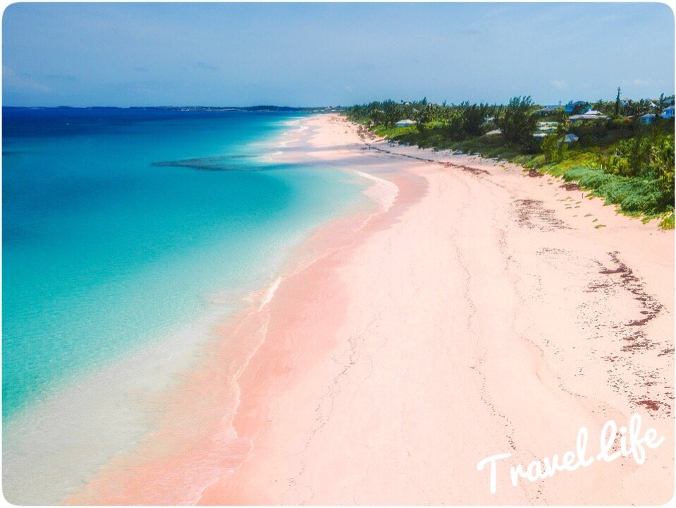 Куда отправиться в свадебное путешествие? Розовый пляж на острове Харбор, Багамы, как будто создан для этого.