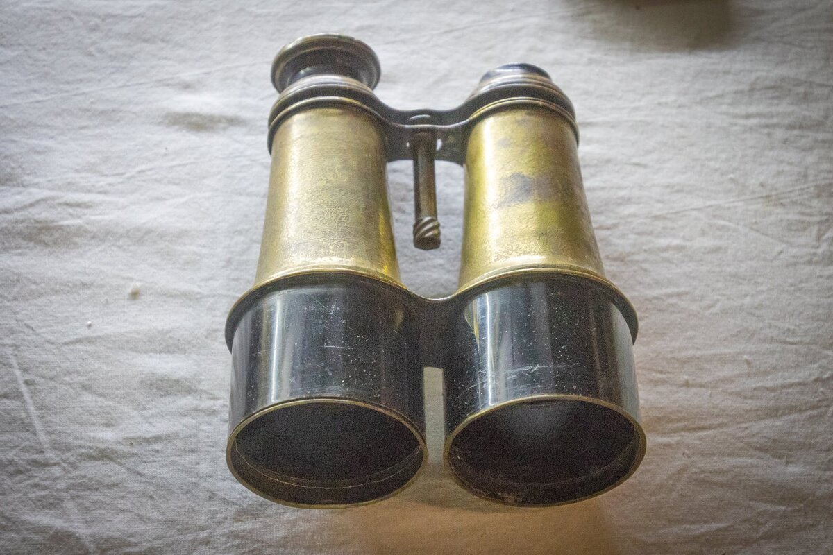 Бинокль образца начала ХХ века.