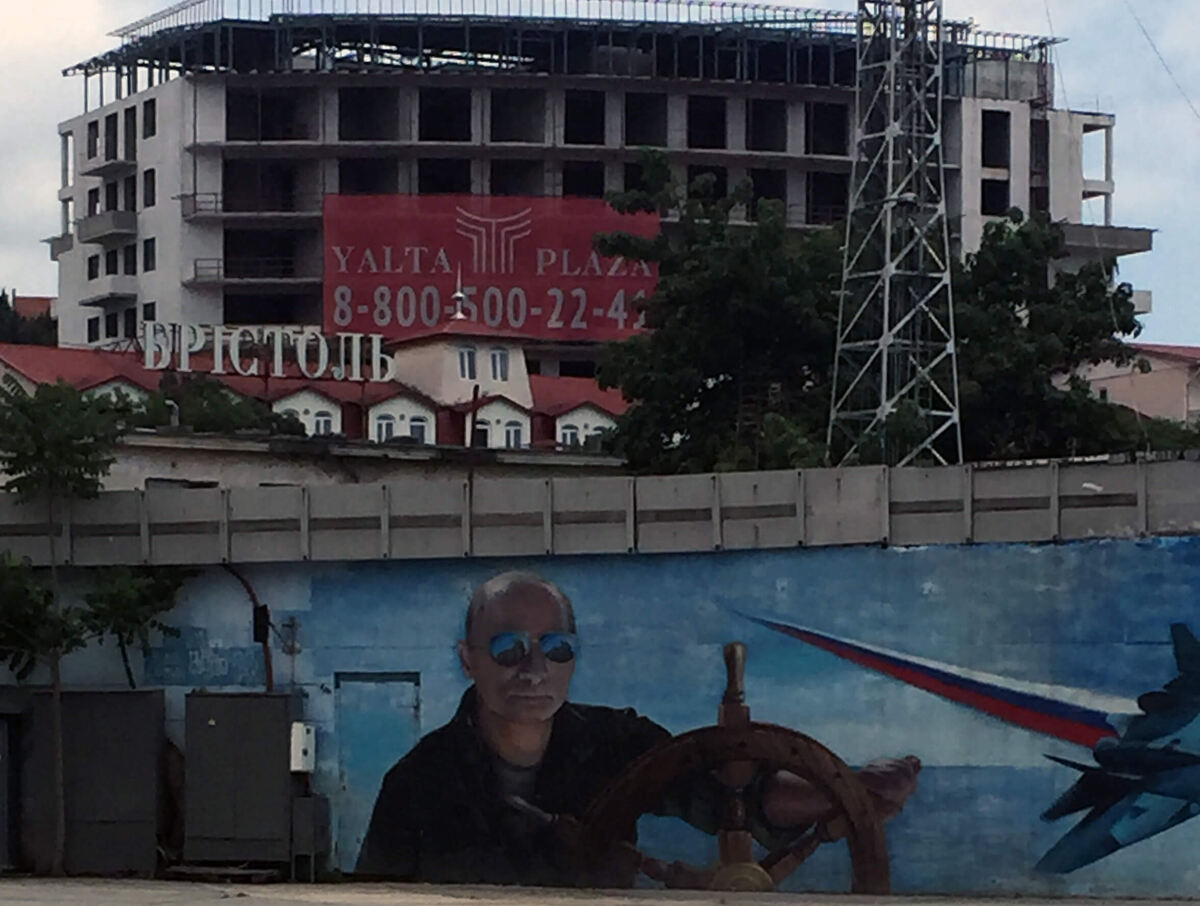 В конце набережной Ялты