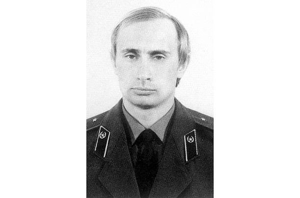 В.В.Путин - подполковник КГБ в отставке.