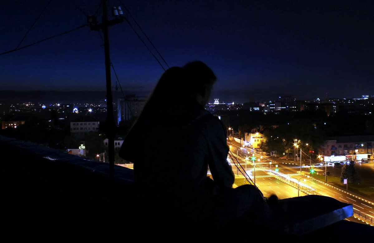 Они посидели немного, прижавшись к друг другу