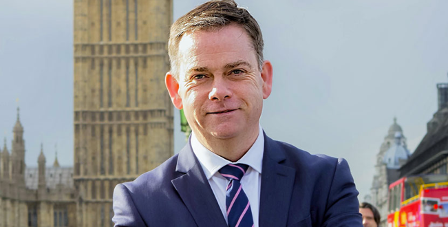 Министр спорта Найджел Адамс