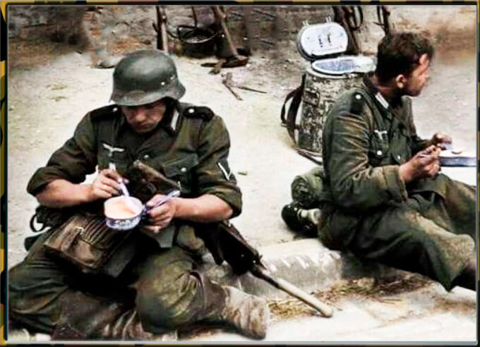 Доставка питания на передовую с помощью термосов