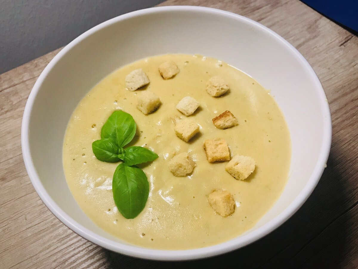 Готовый суп - пюре с гренками