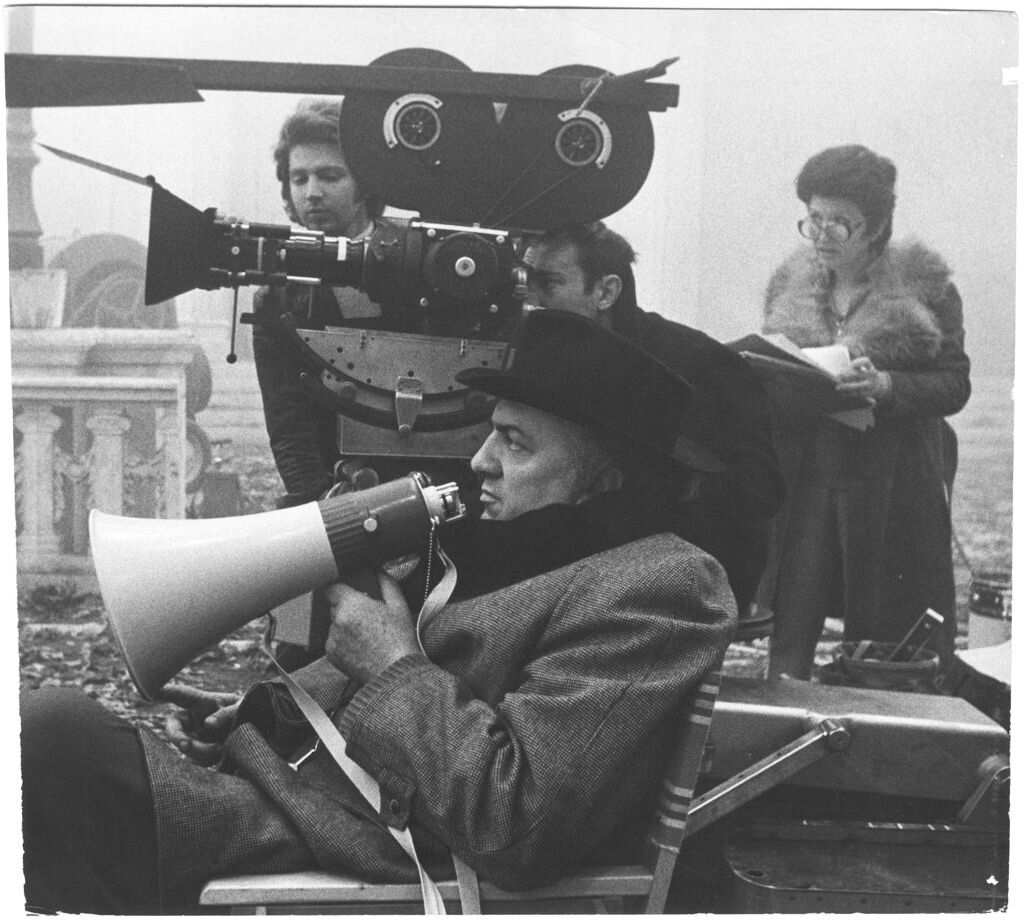 Федерико Феллини на съемках фильма