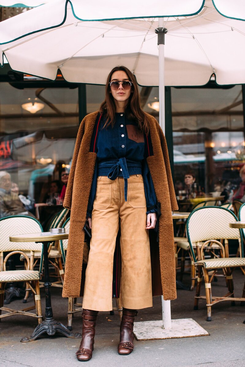 Коричневая обувь гармонично сочетается с похожими оттенками. /Фото: i.pinimg.com