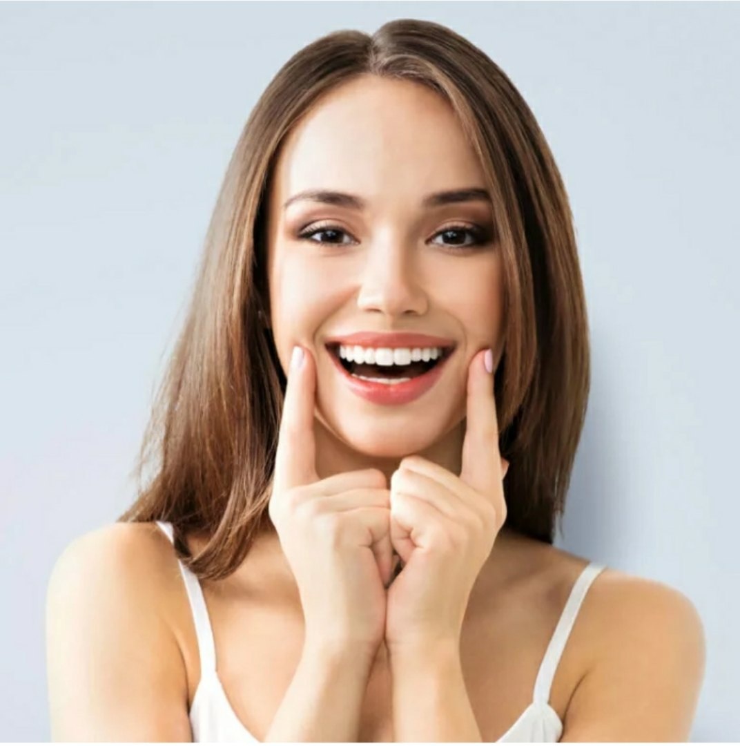 Улыбайтесь чаще потому каждую девушку украшает её улыбка)