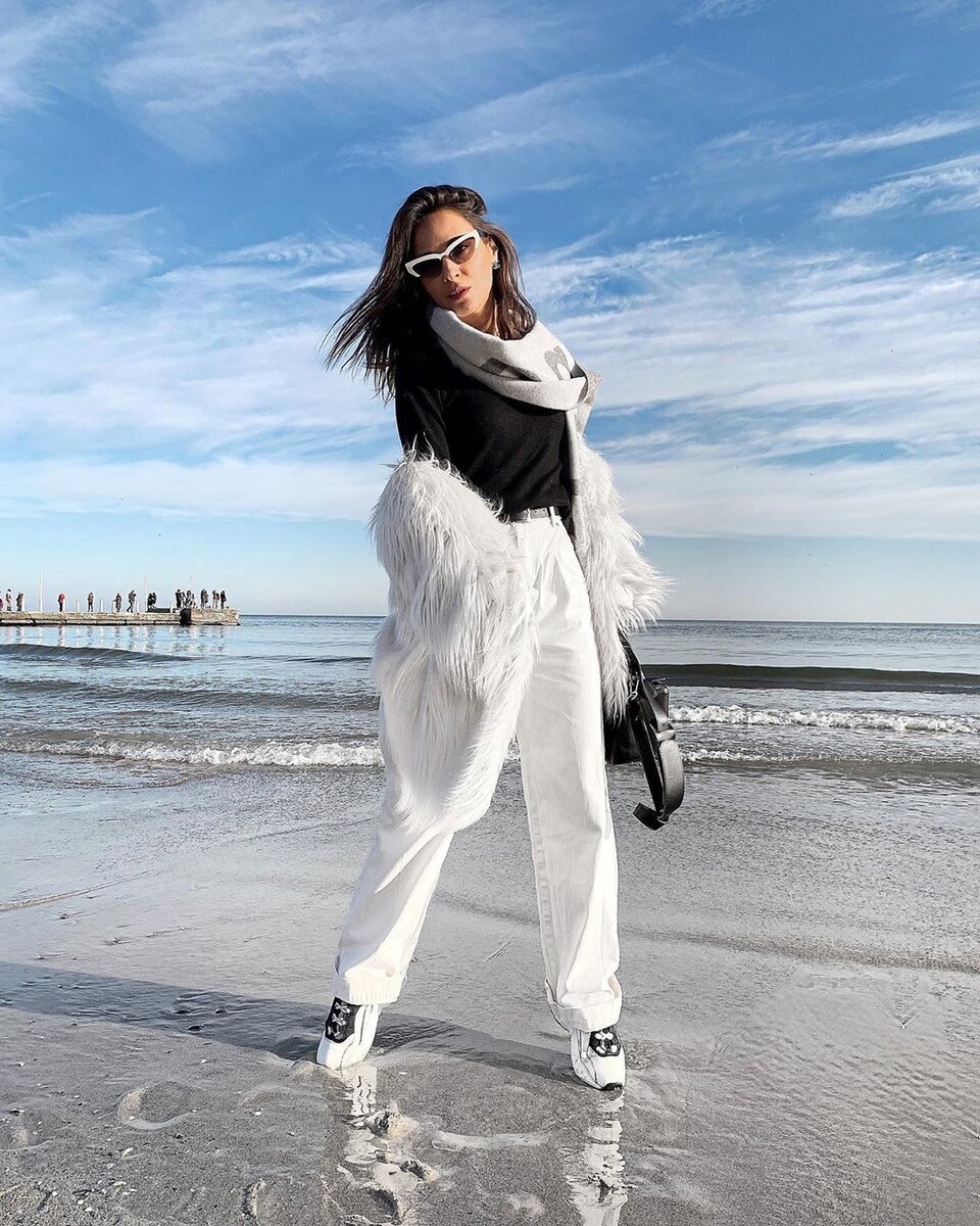 @ellena_galant_girl / Стилист не боится носить шубу из искусственного меха ламы, потому что может ее грамотно обыграть. /Фото: instagram.com