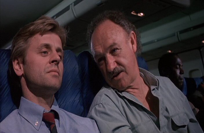 Агенты ЦРУ и КГБ  летают эконом- классом. Источник: Кадр из фильма "Дело фирмы"/Company Business (1990).