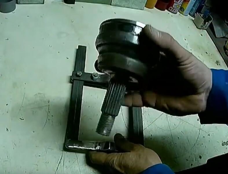 Как сделать съёмник наружного ШРУСа своими руками / cv joint puller DIY