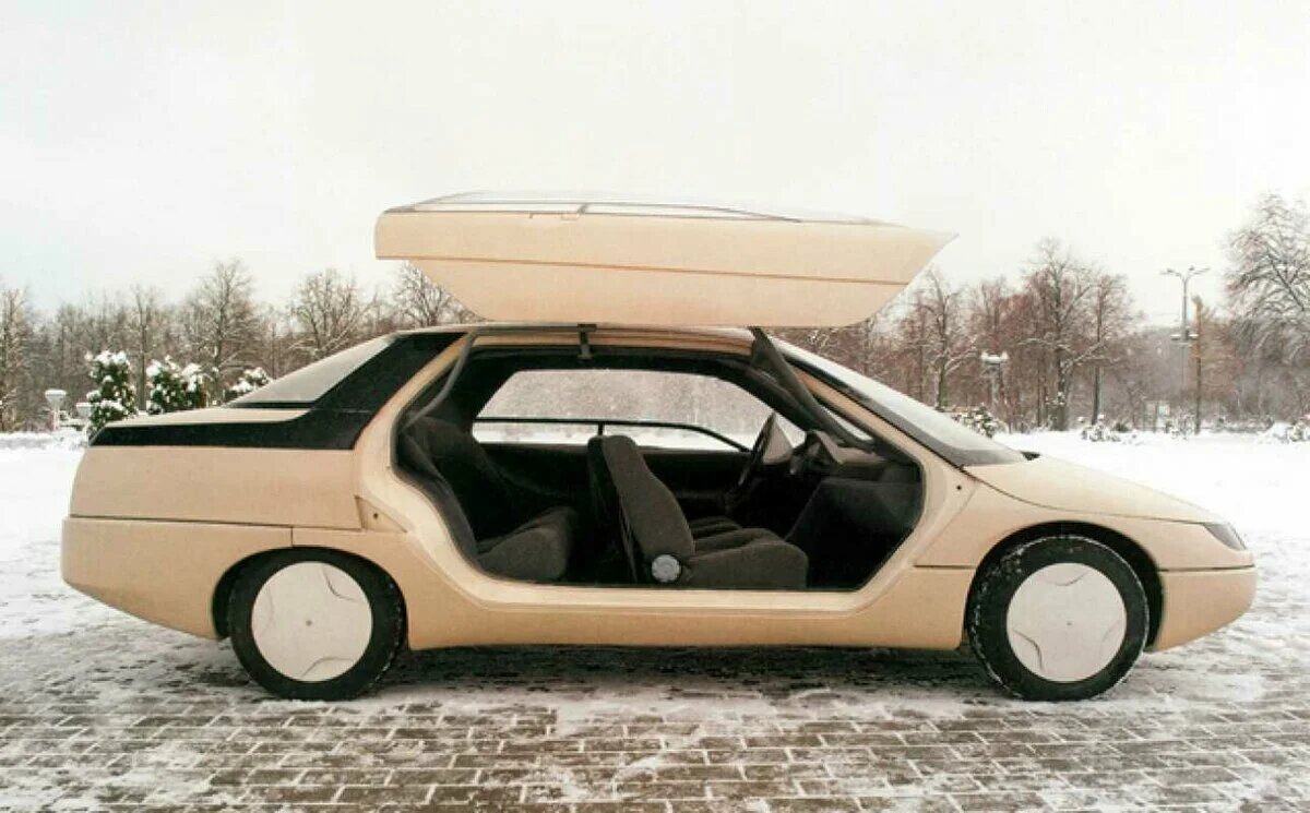 АЗЛК-2144, "Истра"  с открытыми дверями Источник; Яндекс Картинки