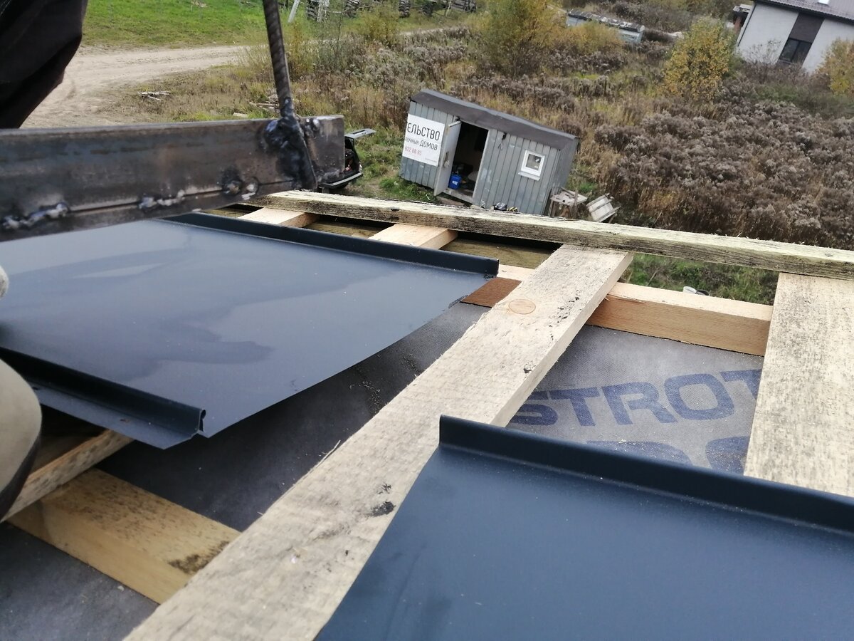 стыковка фальцевой кровли по длине