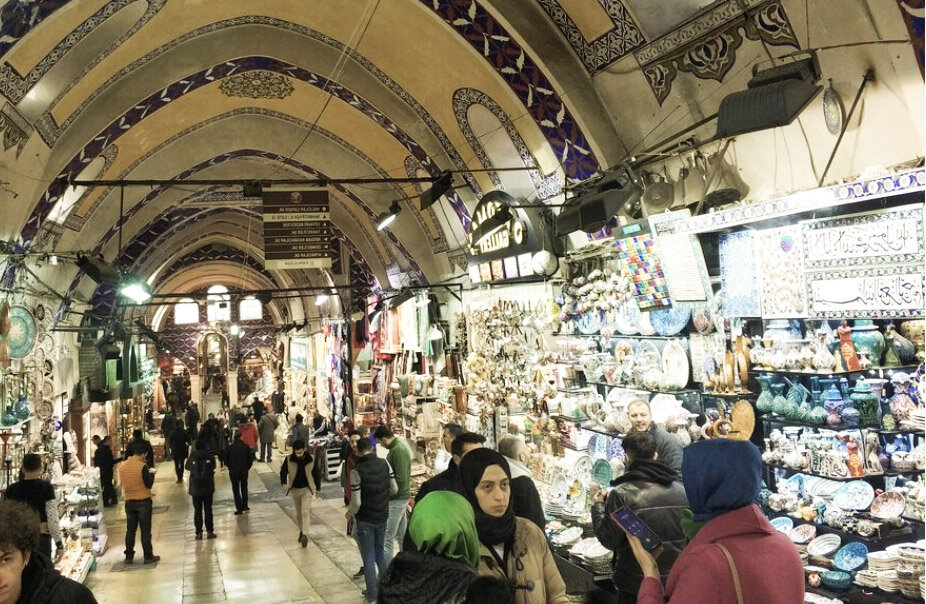 Стамбул, один из закаулкав самого большого базара. 