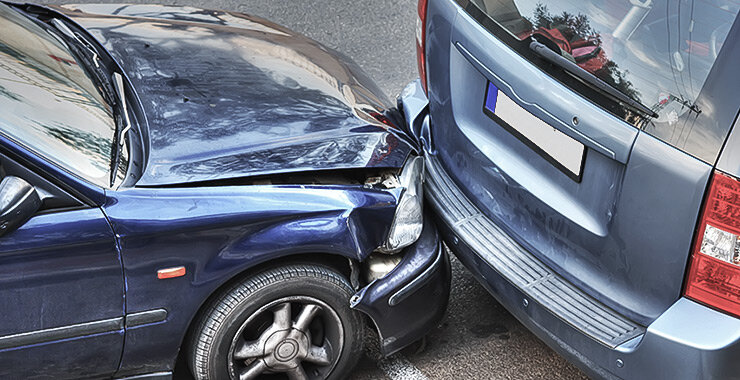 Скрученный пробег, сокрытие фактов участия в ДТП – обычная практика. Машины подвергаются весьма поверхностному ремонту, что не просто вводит покупателей в заблуждение о том, сколько действительно придется вложить в это авто, но и подвергает их реальной опасности. Не владея истинной информацией об уровне изношенности узлов и деталей, можно попасть в достаточно неприятную ситуацию на дороге.