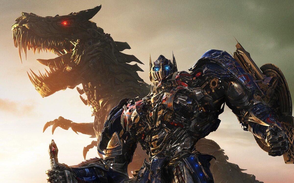  Определилась с датой премьеры нового фильма франшизы «Трансформеры» студия Paramount Pictures. Не имеющий пока что официального названия блокбастер выйдет 24 июня 2022 года.
На данный момент в разработке находятся сразу три проекта о Трансформерах. Один из них анимационный является приквелом. Режиссёром его утверждён снявший перед этим «Историю игрушек 4» Джош Кули. Сценарий пишут Эндрю Баррер и Габриэль Феррари. В прошлом этот дуэт работал над фильмами о Человеке-муравье. Предполагается, что в мультфильме будет рассказана история происхождения Мегатрона и зарождения конфликта между Автоботами и Десептиконами.
Независимо также ведётся работа над двумя игровыми фильмами, один из которых и дебютирует в прокате 24 июня 2022 года. Во главе первого проекта стоит исполнительный продюсер боевика «Джон Уик 3» и сценарист фильма Зака Снайдера «Армия мертвецов» Джоби Харольд. Над вторым работает сценарист и продюсер детективной комедии «Загадочное убийство» Джеймс Вандербилт. Предполагается, что это будет спин-офф на основе популярного в прошлом анимационного сериала «Битвы зверей».