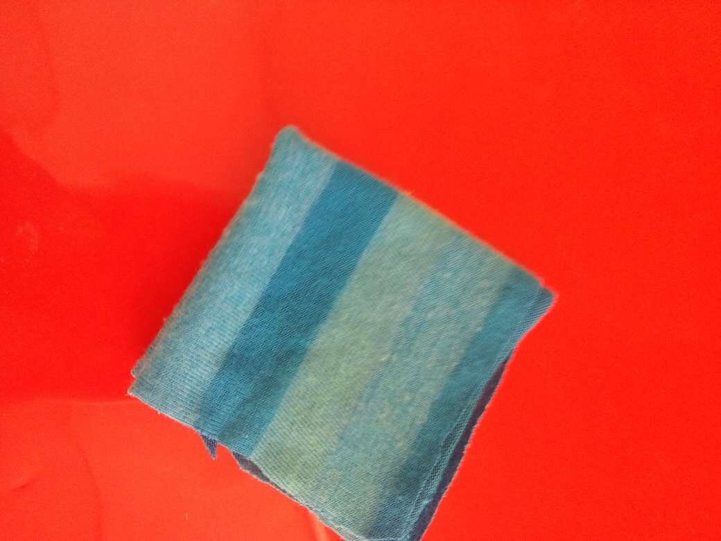 Процесс изготовления бусины на фото, нитка контрастная для наглядности