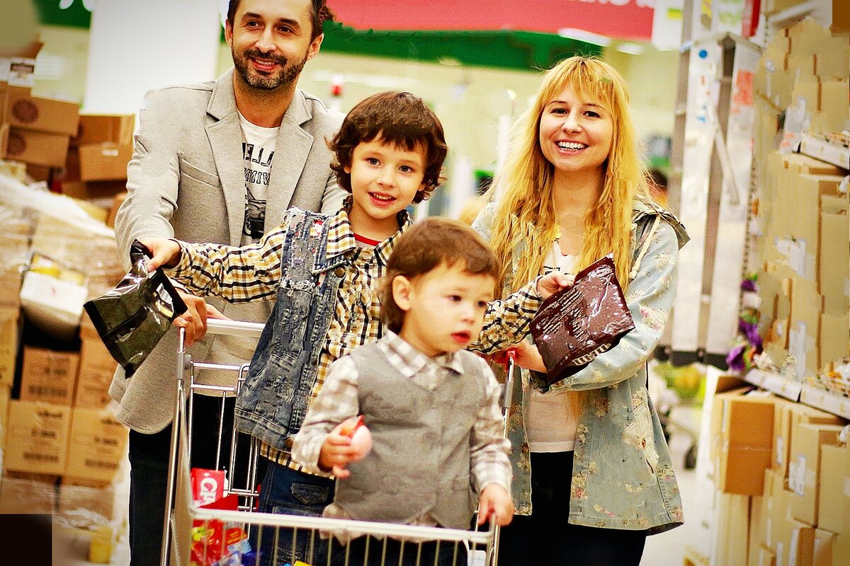 семейный бюджет фильм 2021 арсений. семейный бюджет фильм 2021 актёры. семейный бюджет сериал. антон филипенко семейный бюджет. семейные комедии.