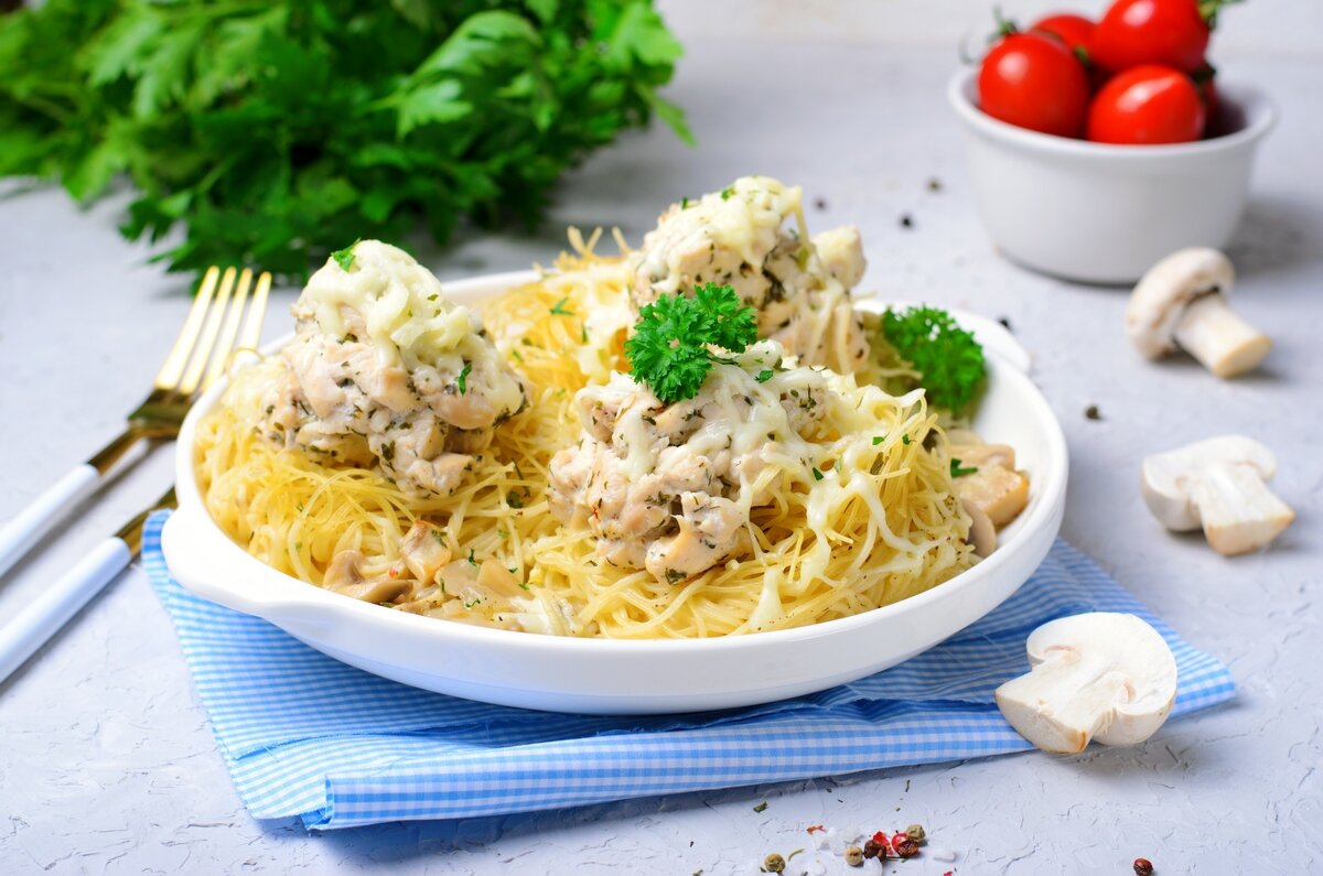 Макароны с грибами и курицей всего за 30 минут 🍝 | Мир круп: Рецепты  Агро-Альянс | Дзен