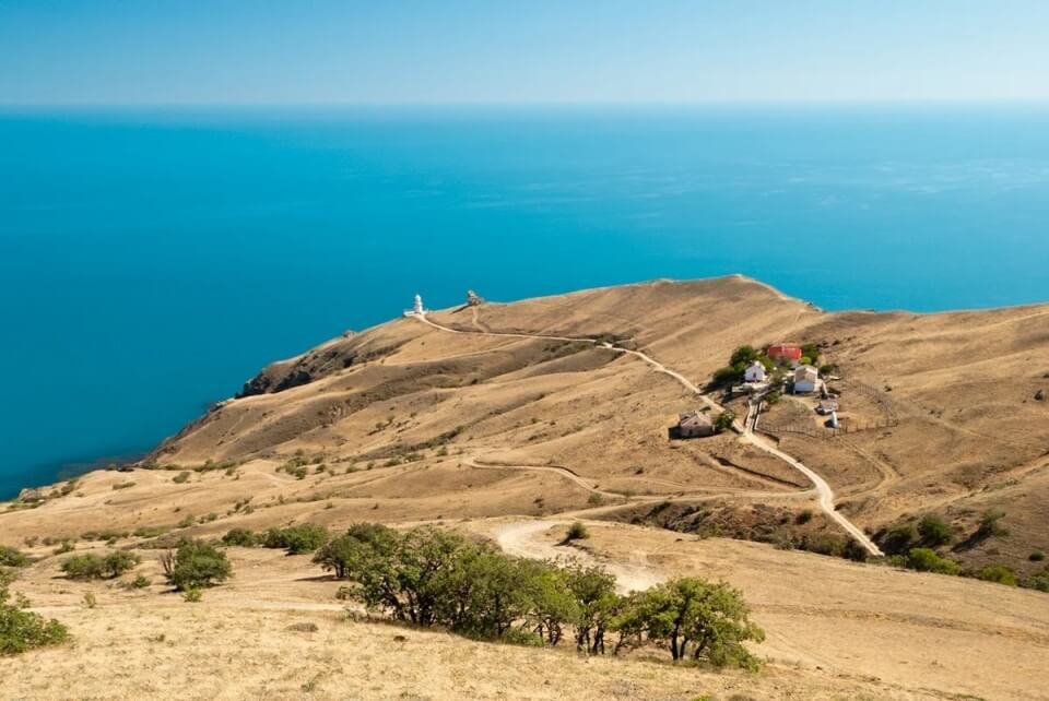 Меганом в крыму 2024. Судак мыс Меганом. Гора Меганом в Судаке. Солнечная Долина мыс Меганом.