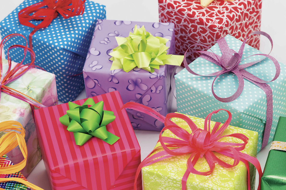 Подарок на любой праздник. Красивая упаковка подарков. Красивые коробочки для подарков. Красивая коробка для подарка. Праздничная упаковка для подарков.