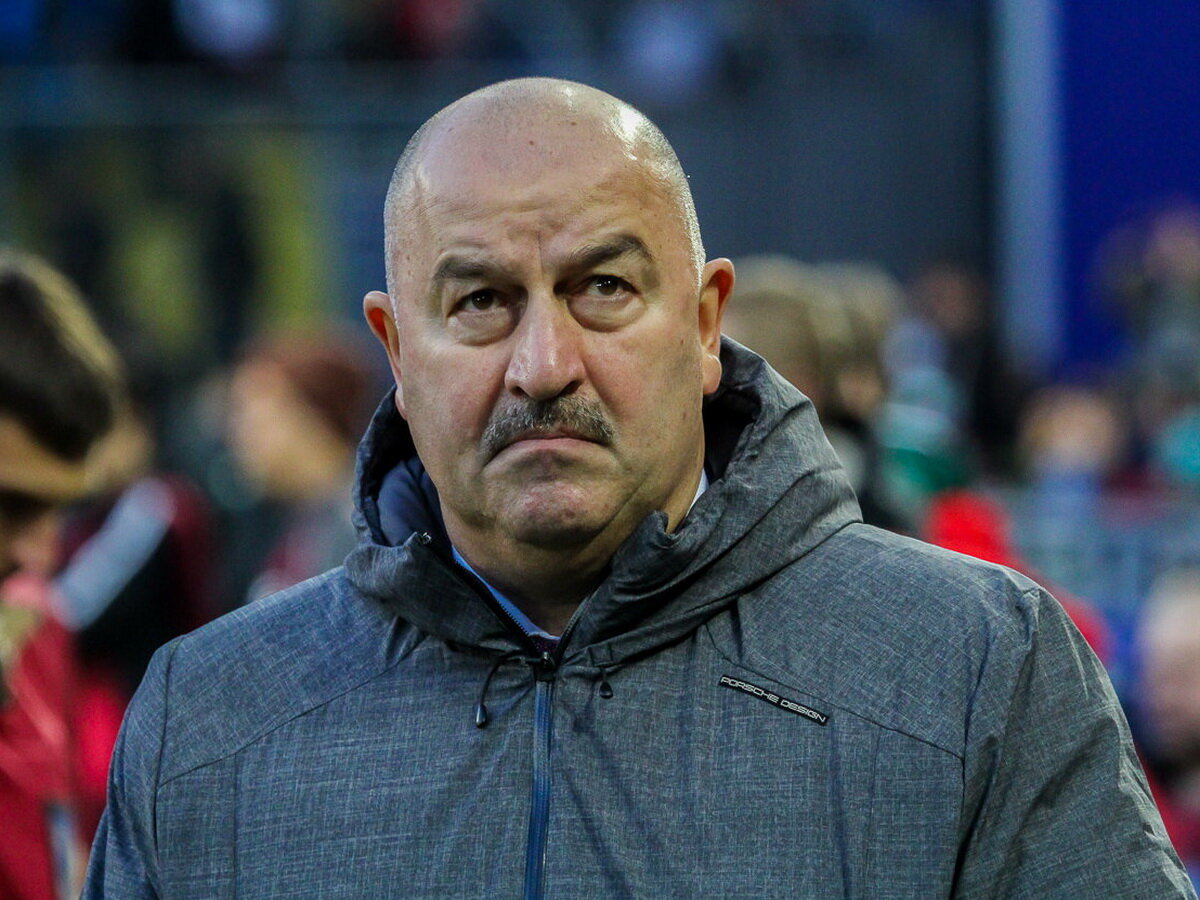 На обложке Станислав Черчесов. Фотография взята из свободных источников в качестве иллюстрации. 