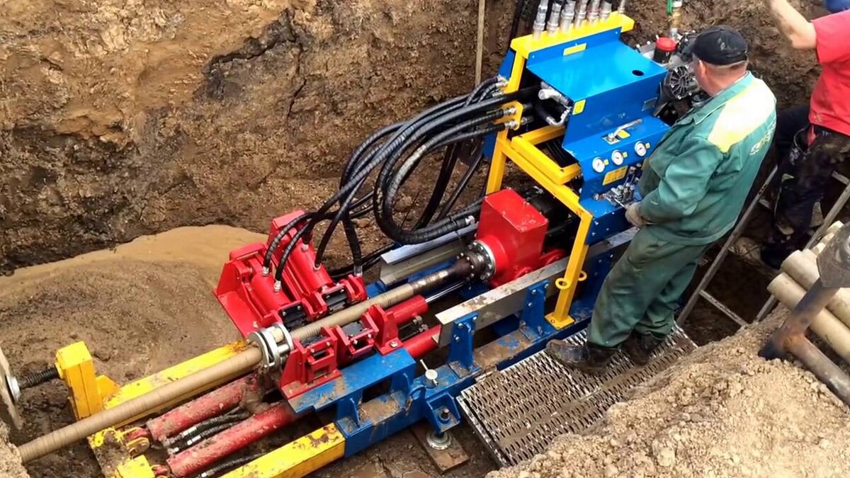 Машины горизонтального бурения прессово-шнекового типа рва. Горизонтально шнековое бурение. Бурошнековое бурение технология. Прокладка трубопровода методом гнб технология. Горизонтально шнековое бурение.
