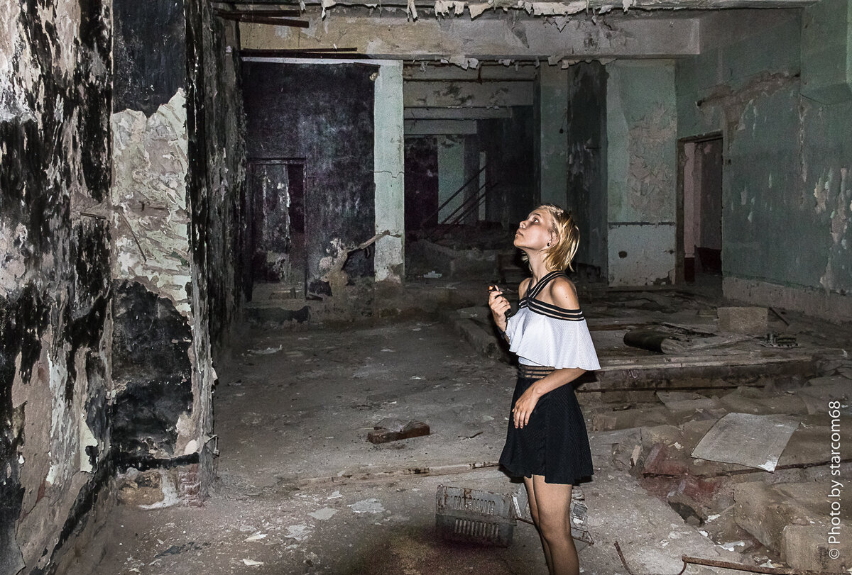 Сары-Кыз осматривает с фонарем подземелья КП 19-го корпуса ПВО СССР в поисках здравого смысла Дзена  