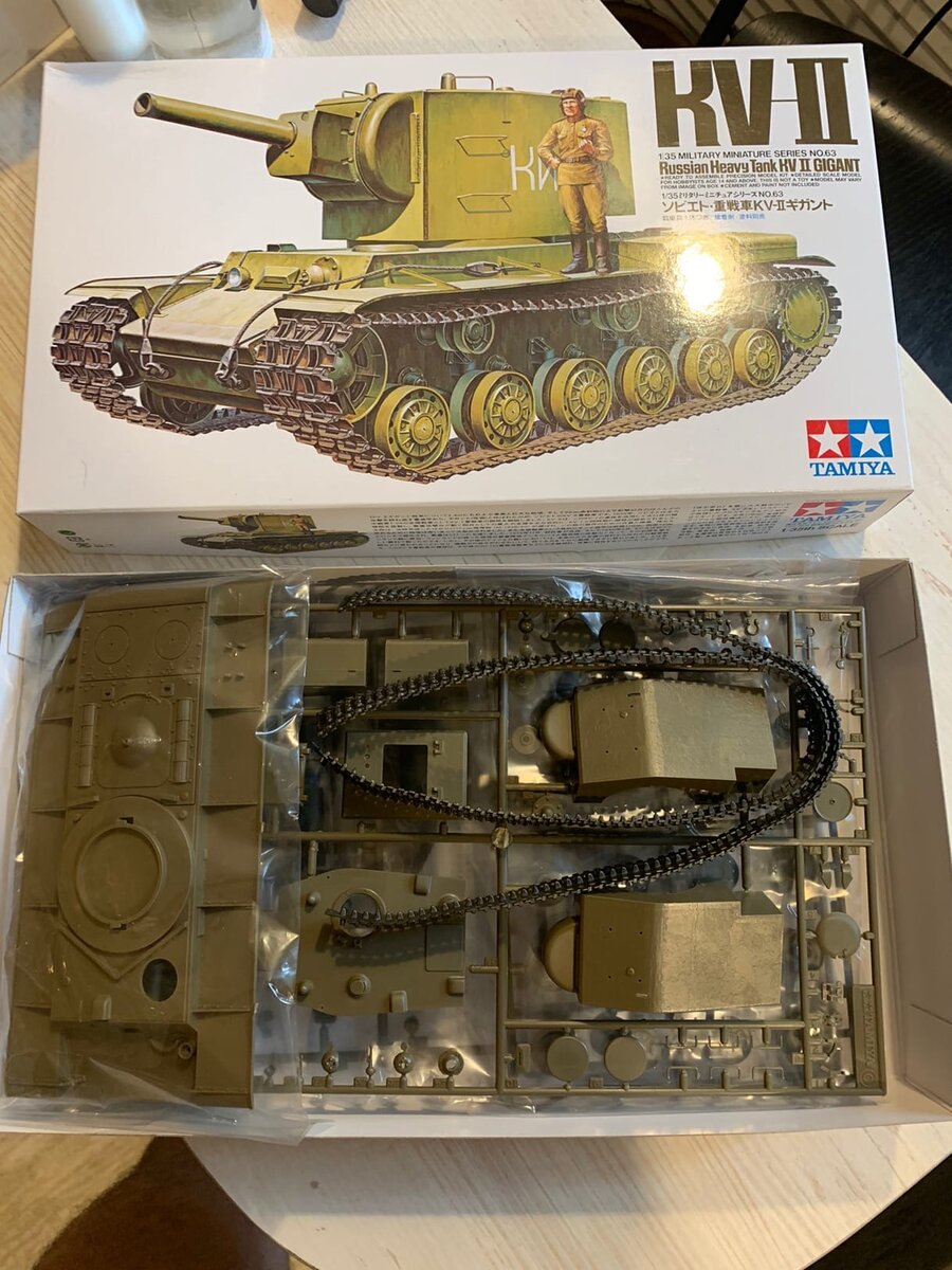 Распаковка - все в стиле набором Тамия за 1800-2200 рублей - подвижная ходовая, виниловые траки...