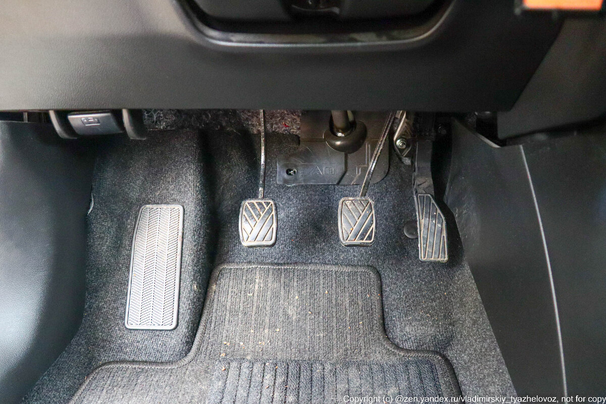 Скоро нажатия на педали тоже, наверное, будут платными: сцепление – 5 рублей, газ – 7 рублей. Ну, а за тормоз, как за самую важную педаль, можно брать и по десятке;)