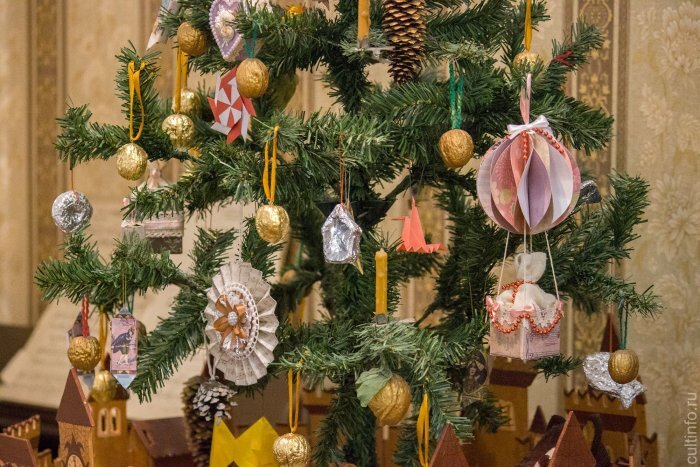 "Съедобная" елка в ретро стиле (источник фото: http://almode.ru/prazdniki/28200-ukrashenie-novogodnej-elki-jeko-igrushkami-i-sedobnymi-ukrashenijami-63-foto.html)