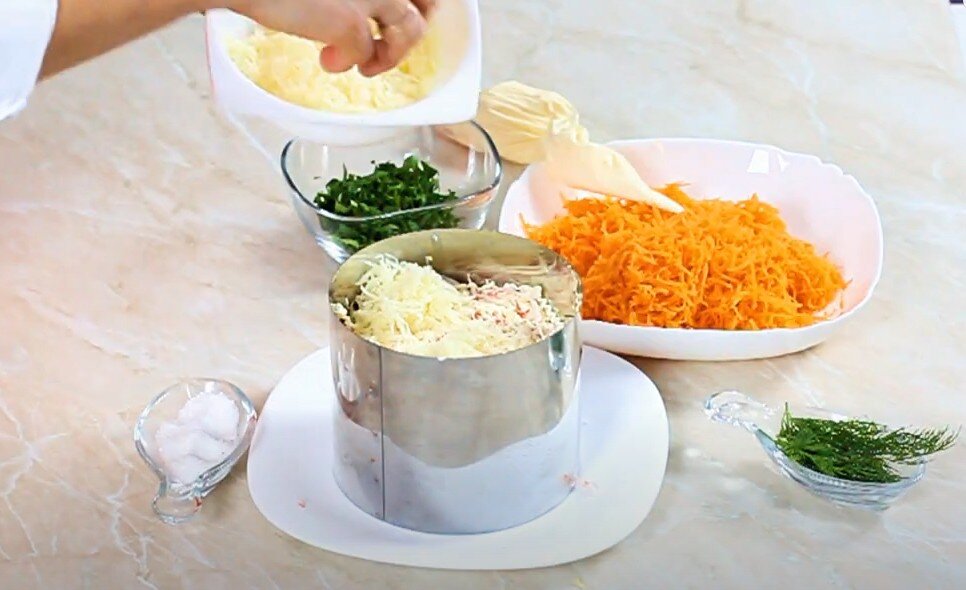 Салат с корейской морковью, крабовыми палочками и картофелем — рецепт с фото пошагово