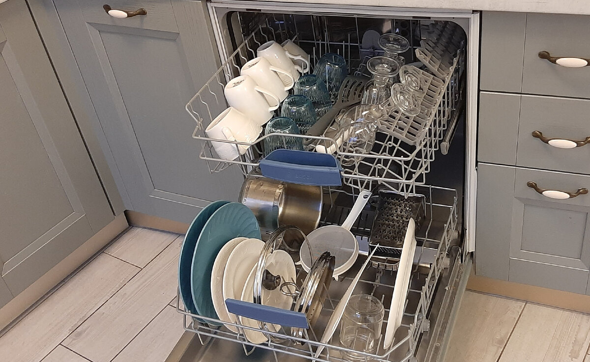 Фото автора. Не представляю своей жизни без посудомоечной машины. 