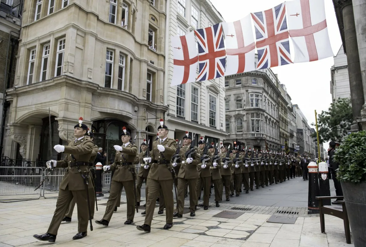 23 london. Королевские вооруженные силы Великобритании. Военные Великобритании. Войска Британии. Английская армия.