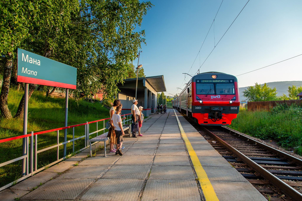 Платформа. Электричка Красноярск Дивногорск. Железная дорога Красноярск-Дивногорск. Краспригород Красноярск. Красноярск станция Мана