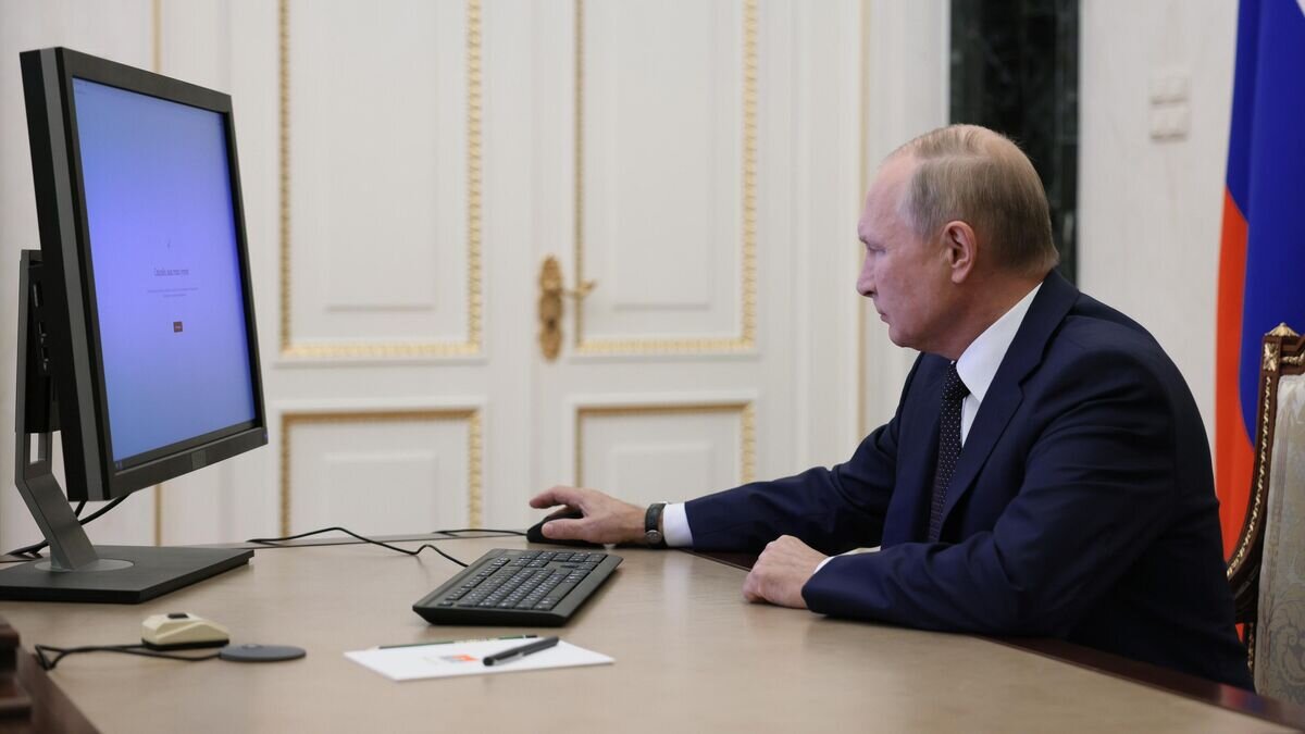    Президент РФ Владимир Путин голосует дистанционно на выборах муниципальных депутатов Москвы© РИА Новости / POOL