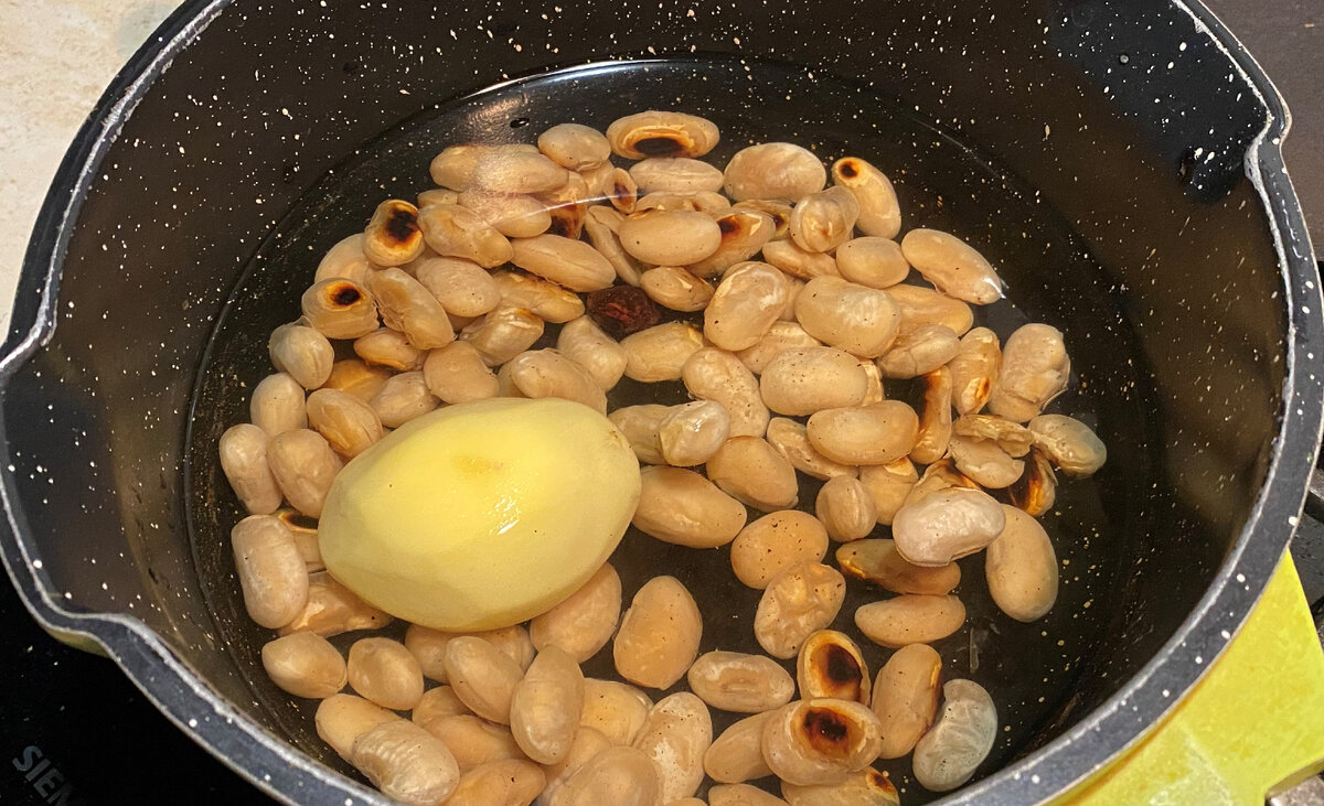 Фасоль и картошка к установке на плиту готовы. Фото автора.