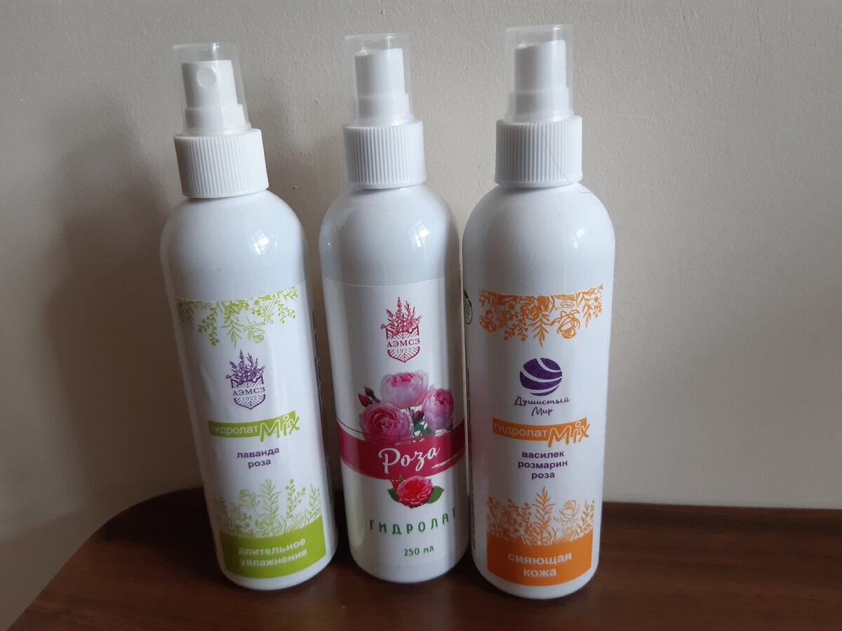 это гидролаты, купленные в Алуште, заводского производства, очень насыщенные и концентрированные. Рекомендую! 