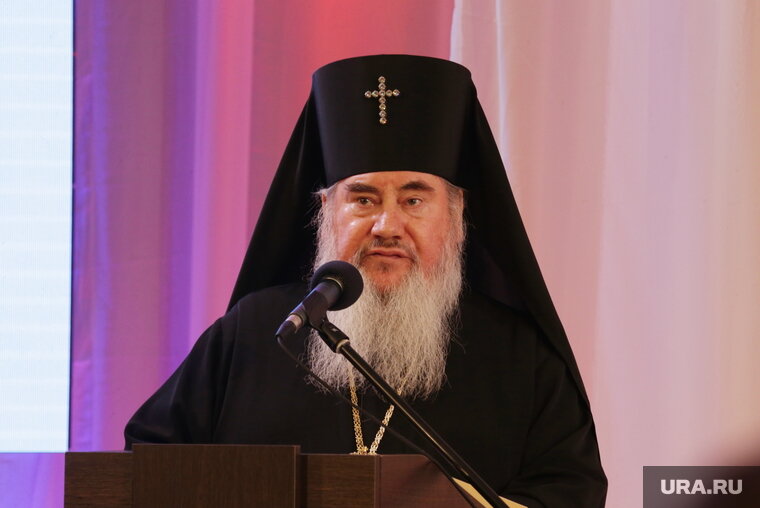    По словам архиепископа Зосимы, военнослужащие, посвятив себя служению родине, подают пример гражданам