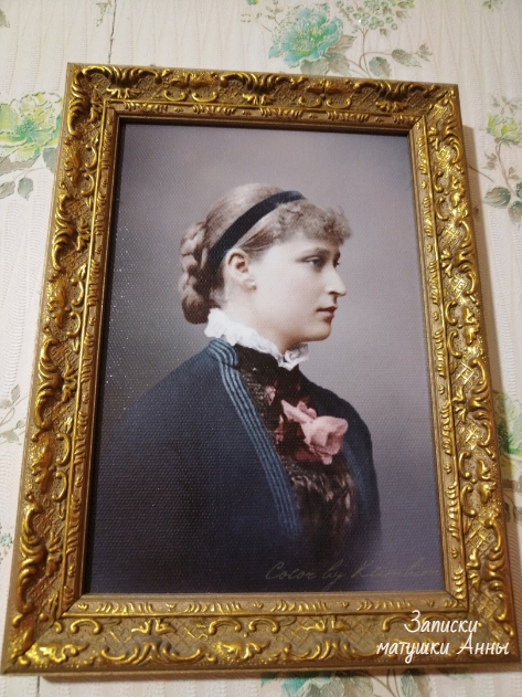 Её портрет и добрый пример, всегда у меня перед глазами (фото автора)