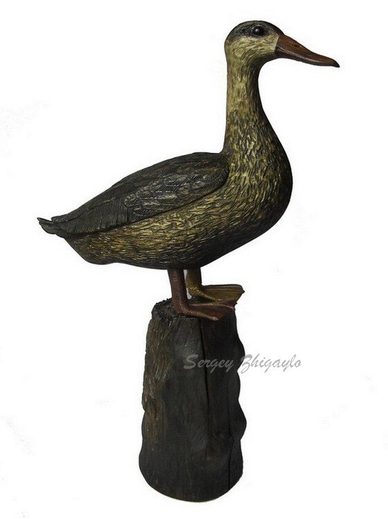 Сергей Жигайло. Статуэтка "Утица Золотая лапка" - дерево, 23 см., в частной коллекции