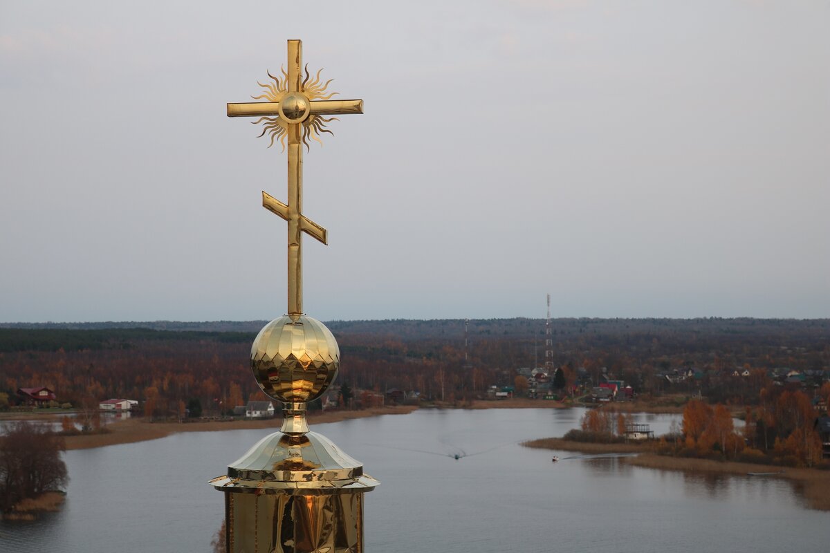 В России есть два ретро-поезда под паровозом. Чем они отличаются и какой выбрать