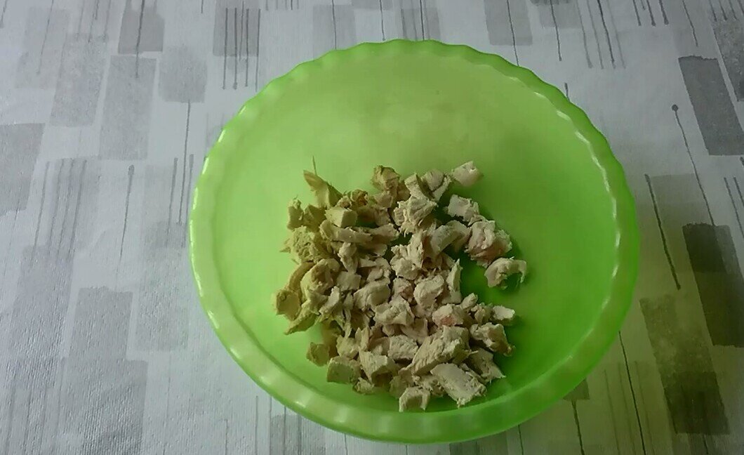 Отправляем куриную грудку в чашу 