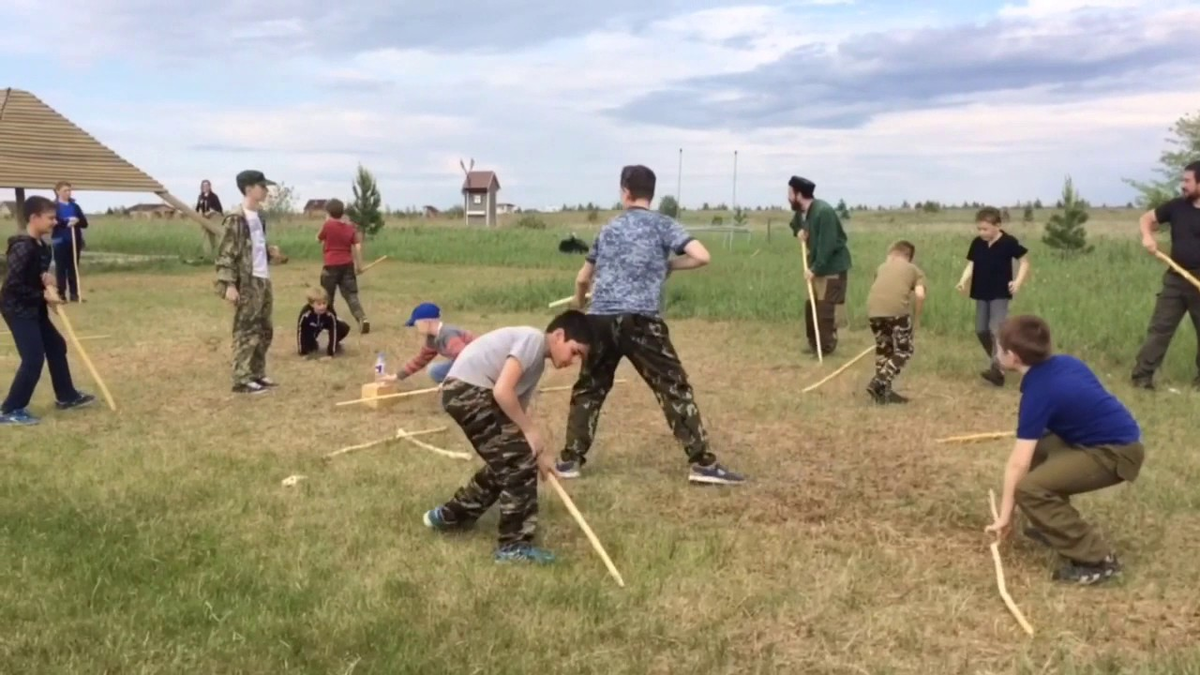 Игра банки палки. Дворовая игра пекарь. Пекарь русская народная игра. Дворовая игра банки. Дворовая игра лапта.