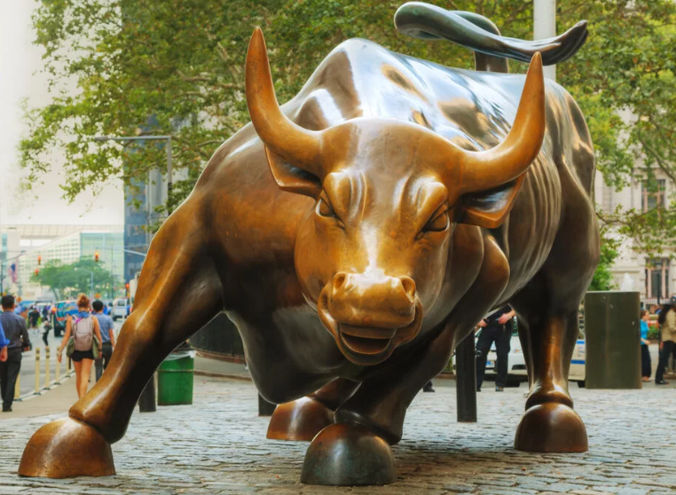 На Уолл стрит даже есть такой памятник