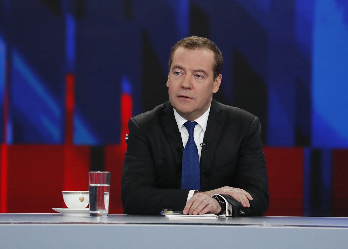 Денег нет, но вы держитесь...