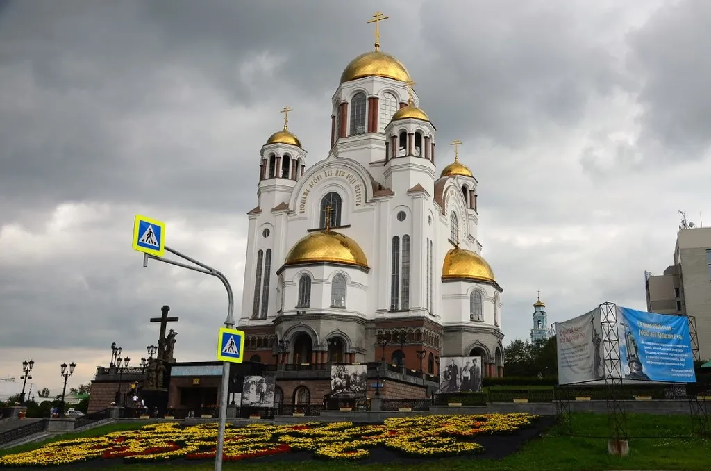 Екатеринбург храм сегодня. Северный храм Екатеринбург. Храм Екатеринбург Император. Екатеринбург Главная Церковь. Церковь на Фестивальной Екатеринбург.