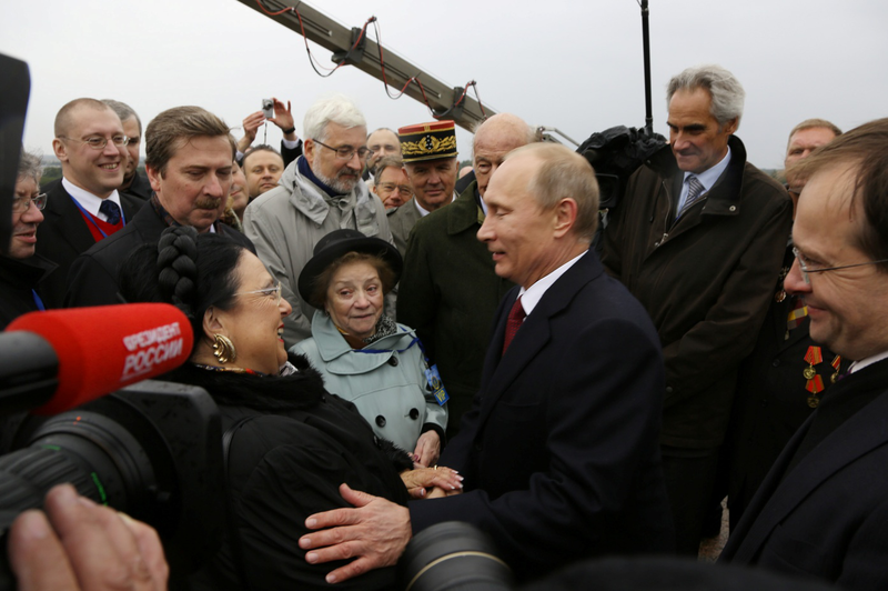 Взаимное приветствие Президента Российской Федерации В.В. Путина и Главы Российского Императорского Дома Е.И.В. Государыни Великой Княгини Марии Владимировны на Бородинском поле