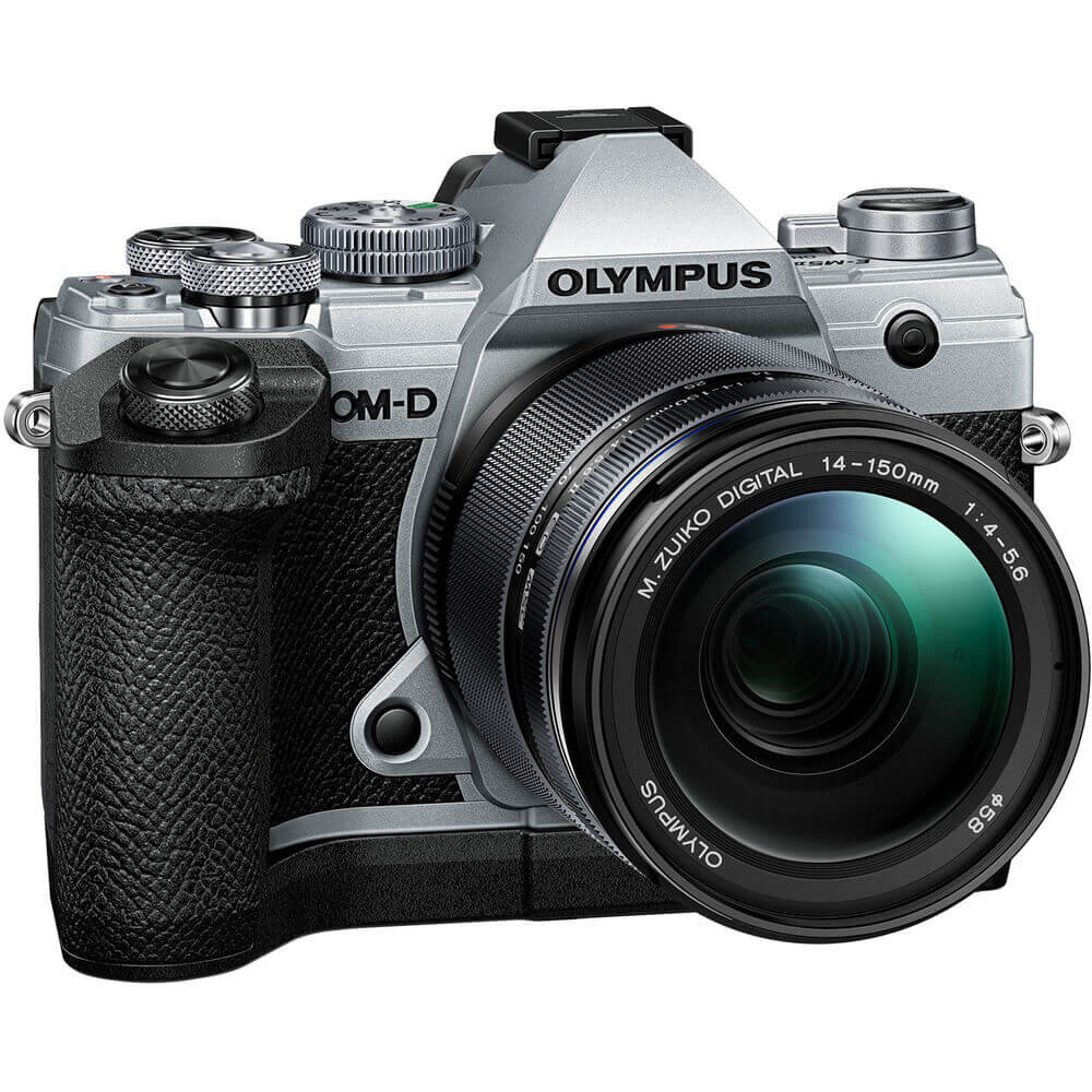 Olympus OM-D E-M5 Mark III в комплекте с китовым объективом 14-150мм. Источник: bhphotovideo.com