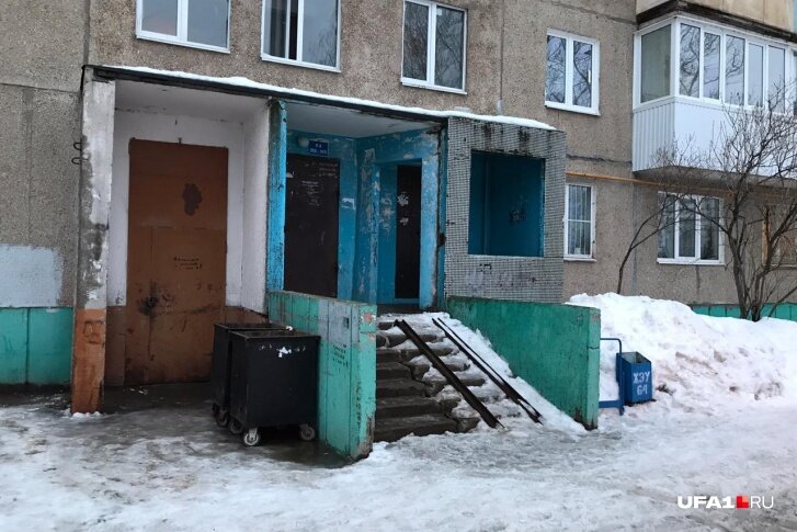 В этом подъезде долгие годы жил с женой и сыном Владимир Зайцев
Фото: Артем Супонькин